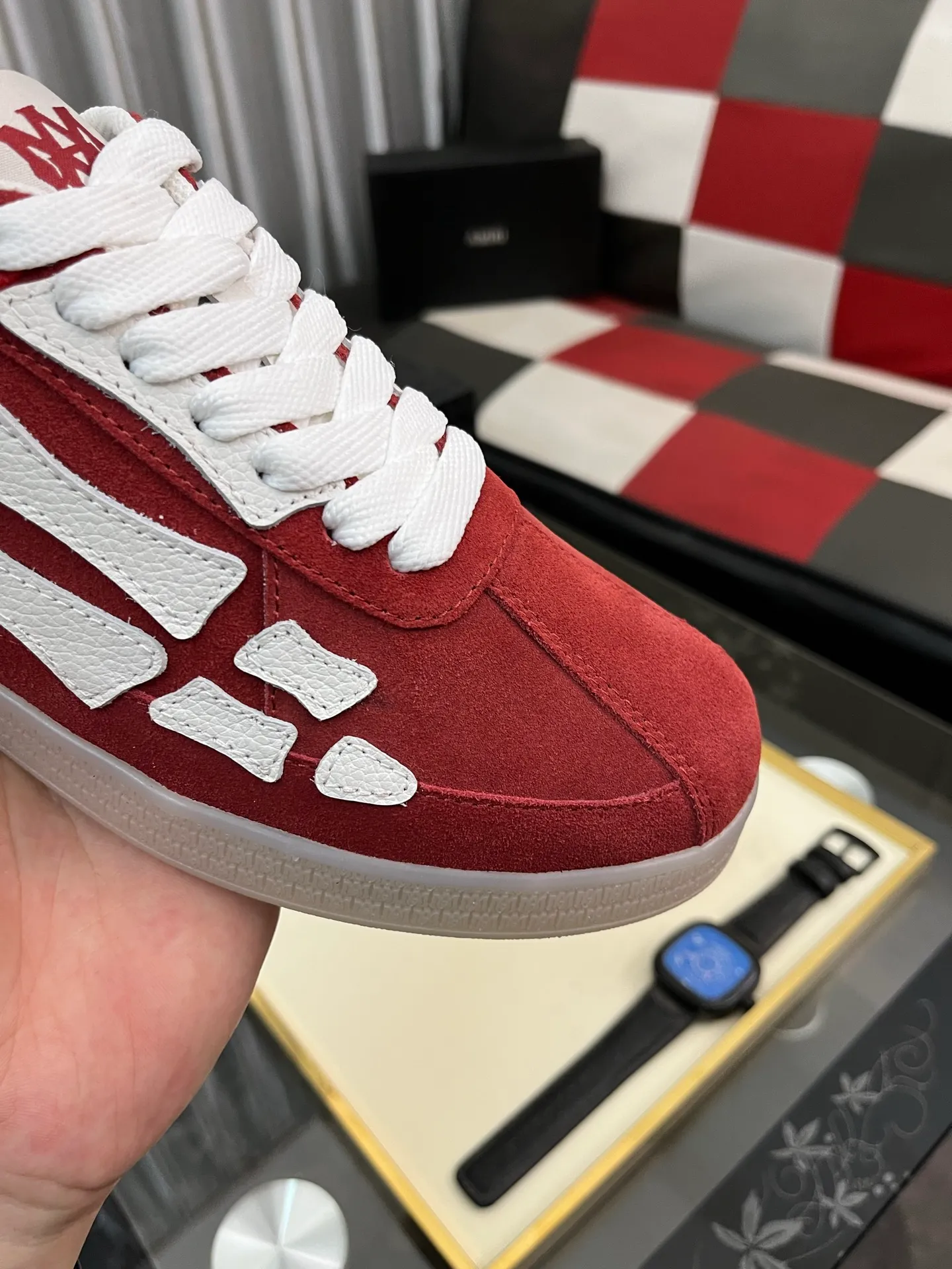 Men's shoes 💰420⌚️⌚️《AMIR*》New men's low-top casual sports sneakers bone shoes, another pair of irresistible bone shoes. Bone shoes are one of AMIRI's most popular items. They use first-layer cowhide uppers. The side bones are made of two cowhide laminations. They have a three-dimensional feel. The leather incisions are all oil-edged. Contrasting color design. Simple style. Fashionable sports. Customized metal LOGO nameplate to embellish shoelaces. Exclusive control of top version. Supports comparison. Breathable mesh lining Original rubber outsole A must-have item for daily leisure Suitable for various occasions Check it out if you are looking for high quality Super cool uppers Size: 38-445️⃣ Colors available